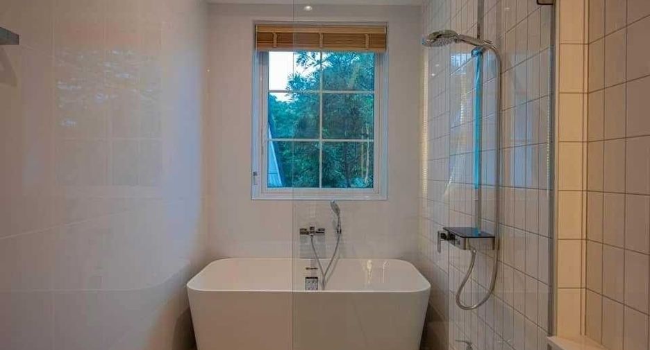 For rent 4 bedrooms villa in Mueang Chiang Mai, Chiang Mai