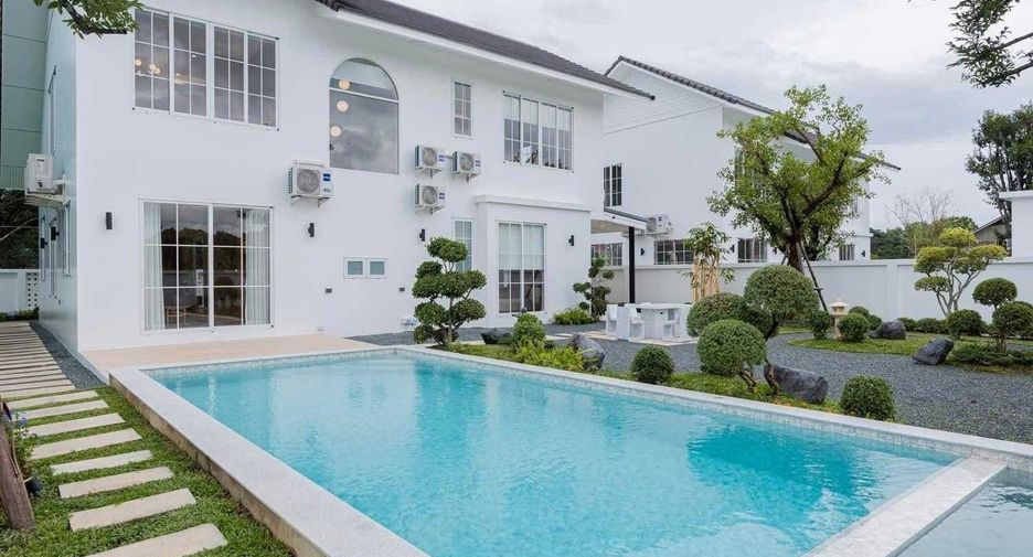 For rent 4 bedrooms villa in Mueang Chiang Mai, Chiang Mai