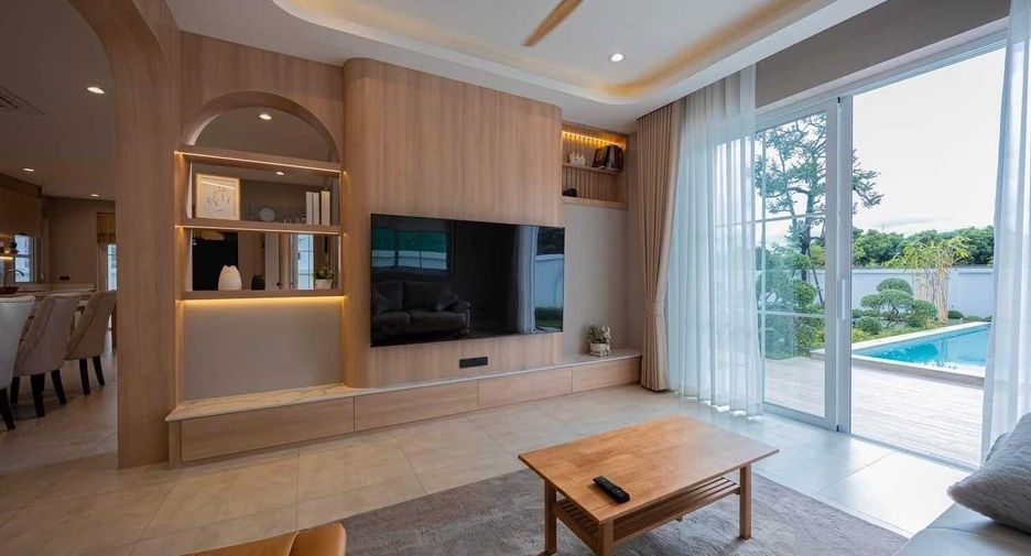 For rent 4 bedrooms villa in Mueang Chiang Mai, Chiang Mai