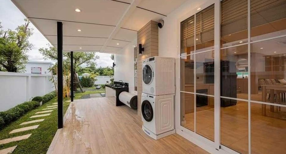 For rent 4 bedrooms villa in Mueang Chiang Mai, Chiang Mai