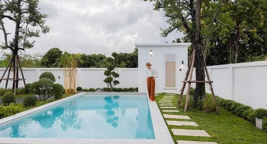 For rent 4 bedrooms villa in Mueang Chiang Mai, Chiang Mai