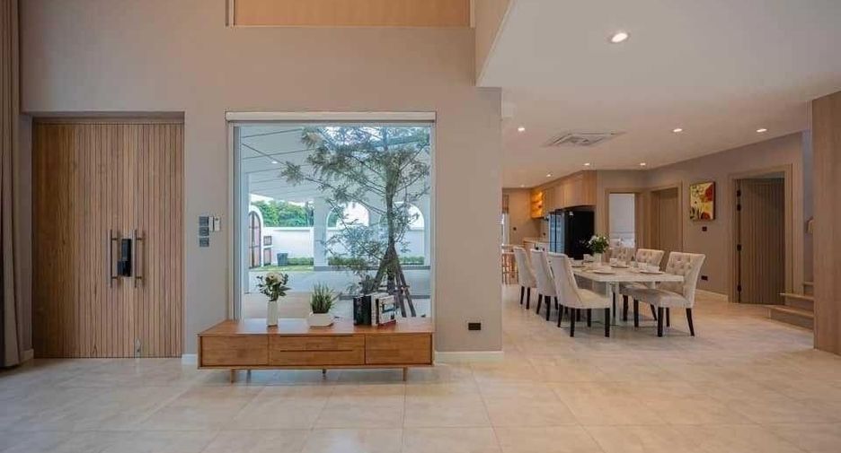 For rent 4 bedrooms villa in Mueang Chiang Mai, Chiang Mai