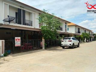 For sale 4 bed townhouse in Mueang Samut Sakhon, Samut Sakhon