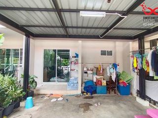 For sale 4 bed townhouse in Mueang Samut Sakhon, Samut Sakhon