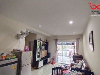 For sale 4 bed townhouse in Mueang Samut Sakhon, Samut Sakhon