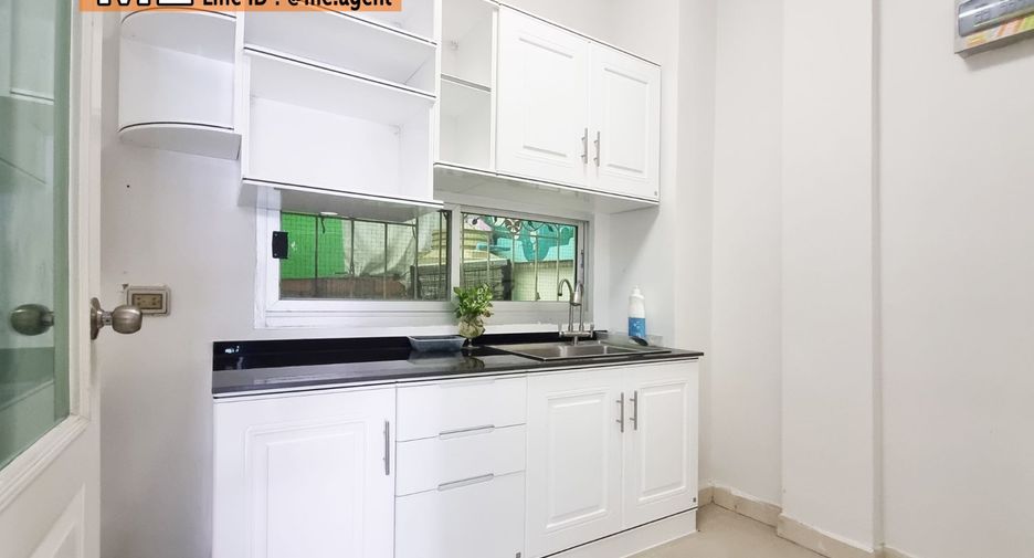 For sale 4 ベッドルーム townhouse in Suan Luang, Bangkok
