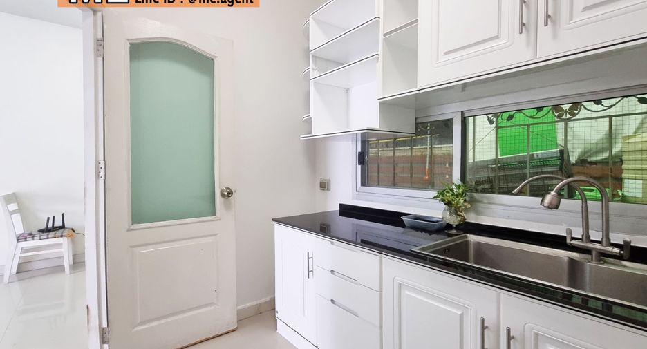 For sale 4 ベッドルーム townhouse in Suan Luang, Bangkok