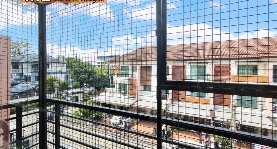 For sale 4 ベッドルーム townhouse in Suan Luang, Bangkok