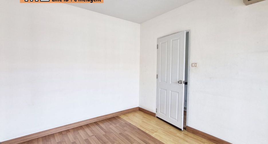 For sale 4 ベッドルーム townhouse in Suan Luang, Bangkok