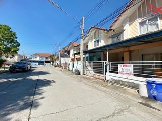 For sale 3 bed townhouse in Mueang Chachoengsao, Chachoengsao