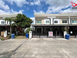For sale 3 bed townhouse in Mueang Pathum Thani, Pathum Thani