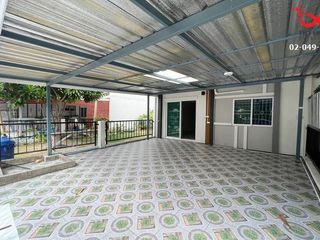For sale 3 bed townhouse in Mueang Pathum Thani, Pathum Thani