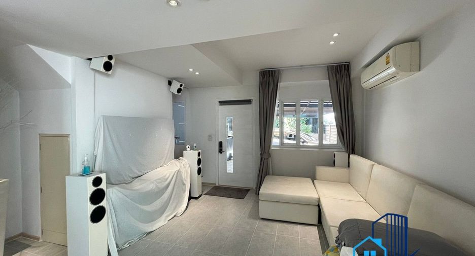 For sale 3 bedrooms townhouse in Bueng Kum, Bangkok