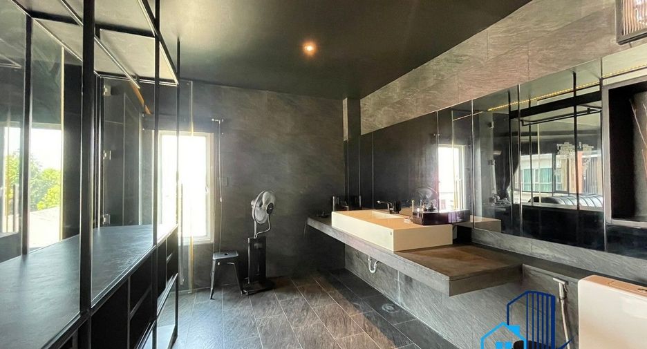For sale 3 bedrooms townhouse in Bueng Kum, Bangkok