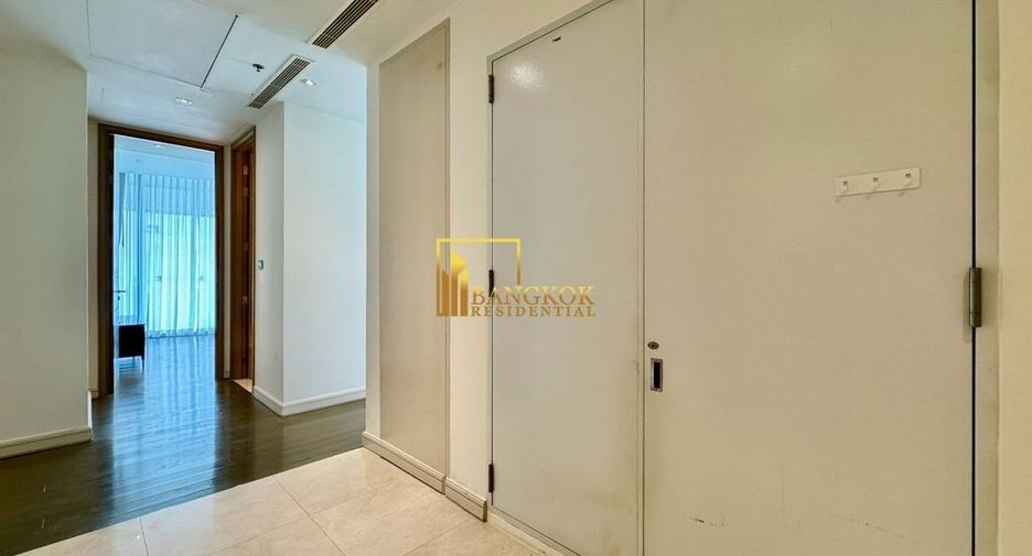 For rent 2 bedrooms condo in Pathum Wan, Bangkok