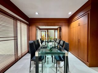 For rent 4 bedrooms townhouse in Watthana, Bangkok