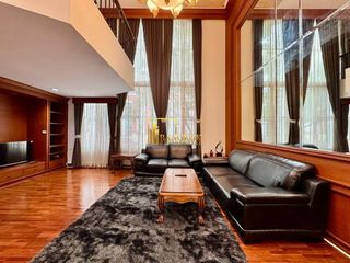 For rent 4 bedrooms townhouse in Watthana, Bangkok