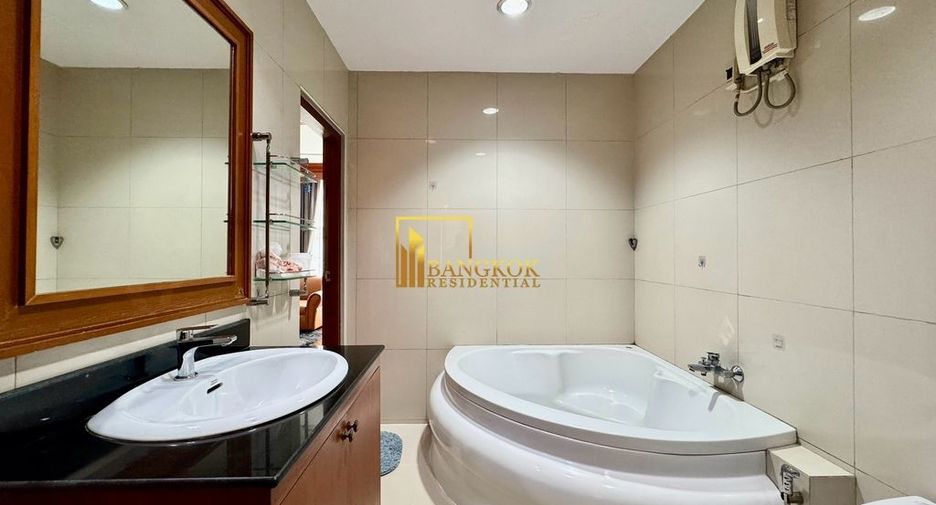 Reihenhaus zur Miete mit 4 Zimmer in Watthana, Bangkok