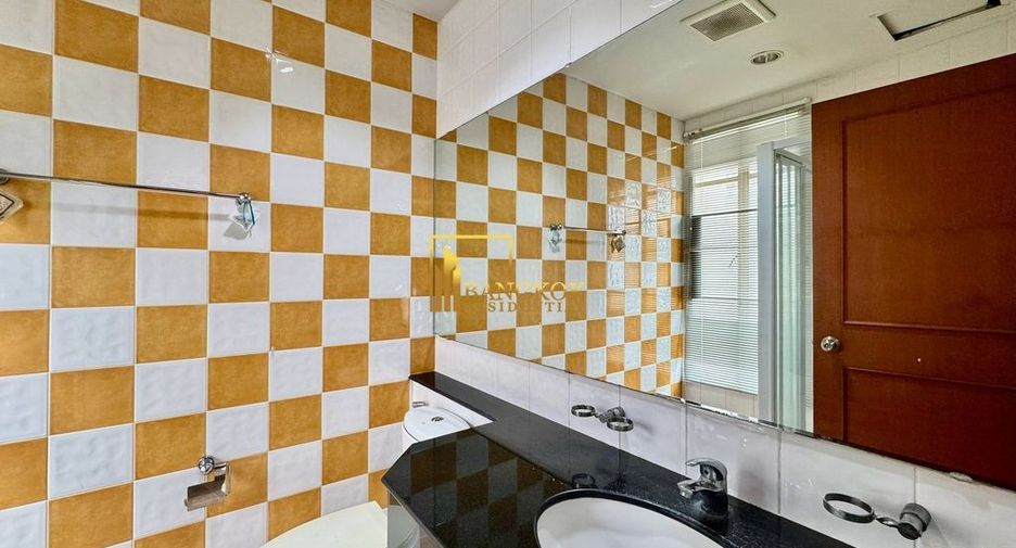 Reihenhaus zur Miete mit 4 Zimmer in Watthana, Bangkok
