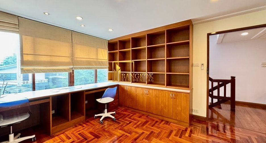 Haus zur Miete mit 3 Zimmer in Watthana, Bangkok