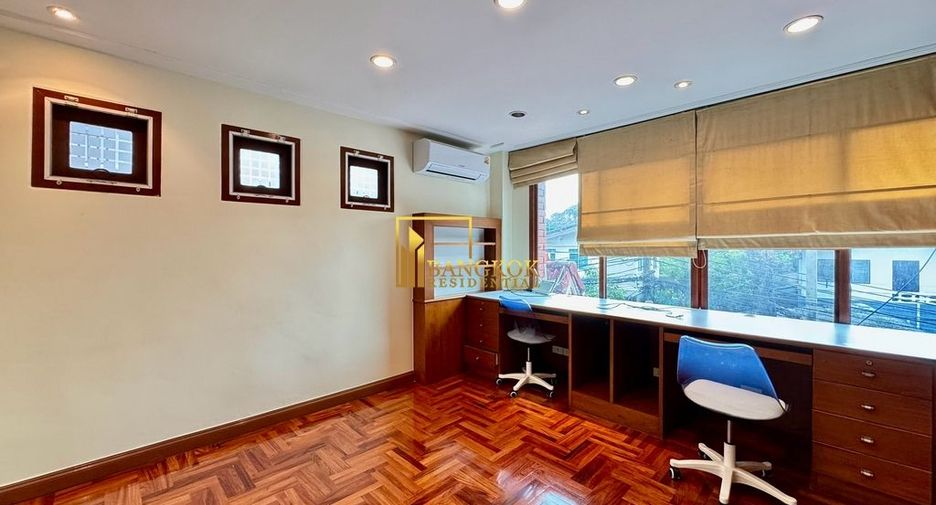 Haus zur Miete mit 3 Zimmer in Watthana, Bangkok