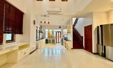 Haus zur Miete mit 3 Zimmer in Watthana, Bangkok