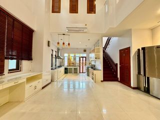 Haus zur Miete mit 3 Zimmer in Watthana, Bangkok