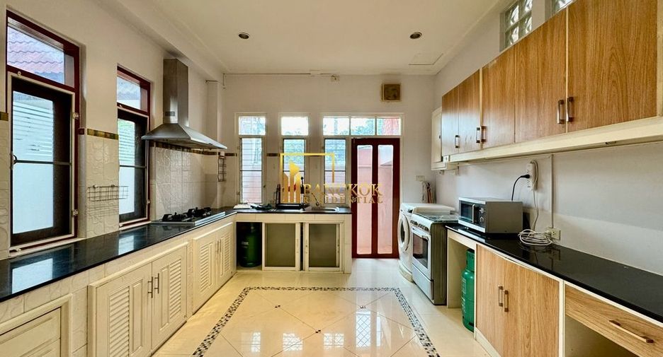 Haus zur Miete mit 3 Zimmer in Watthana, Bangkok
