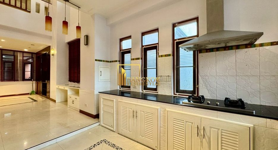 Haus zur Miete mit 3 Zimmer in Watthana, Bangkok