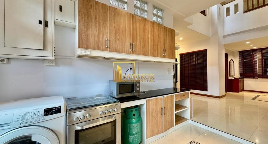 Haus zur Miete mit 3 Zimmer in Watthana, Bangkok