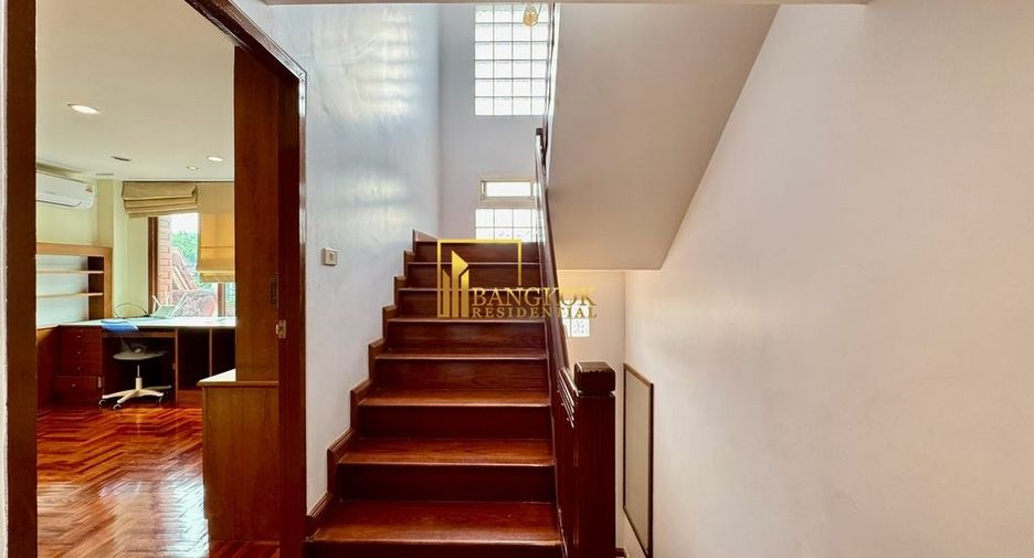 Haus zur Miete mit 3 Zimmer in Watthana, Bangkok