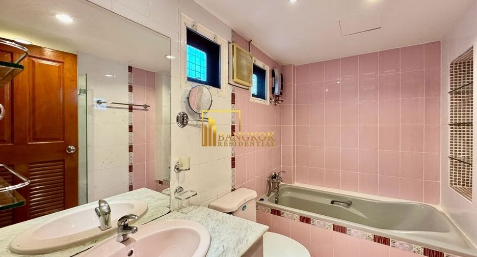 Haus zur Miete mit 3 Zimmer in Watthana, Bangkok