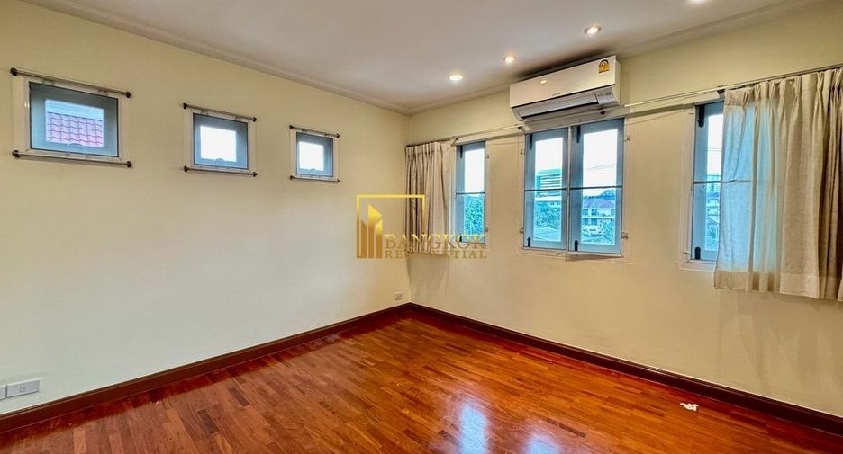Haus zur Miete mit 3 Zimmer in Watthana, Bangkok