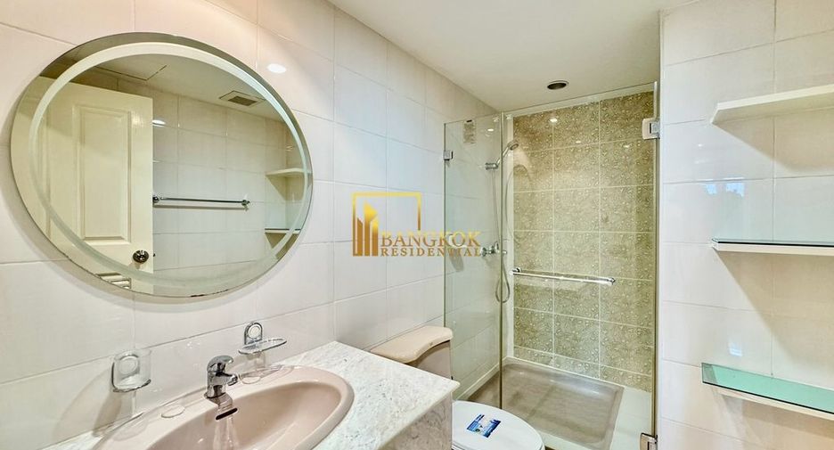 Haus zur Miete mit 3 Zimmer in Watthana, Bangkok
