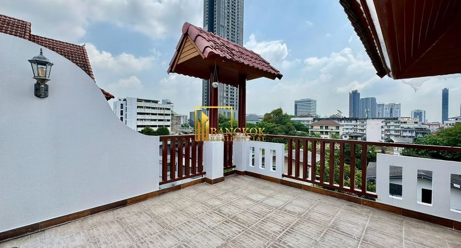 Haus zur Miete mit 3 Zimmer in Watthana, Bangkok