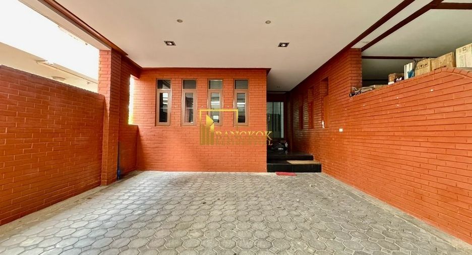Haus zur Miete mit 3 Zimmer in Watthana, Bangkok