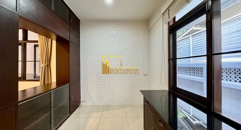 Haus zur Miete mit 3 Zimmer in Watthana, Bangkok
