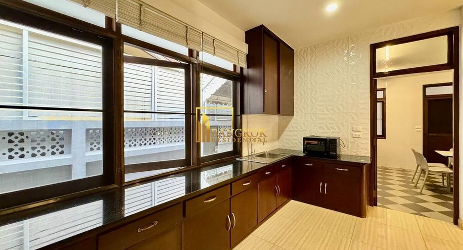 Haus zur Miete mit 3 Zimmer in Watthana, Bangkok