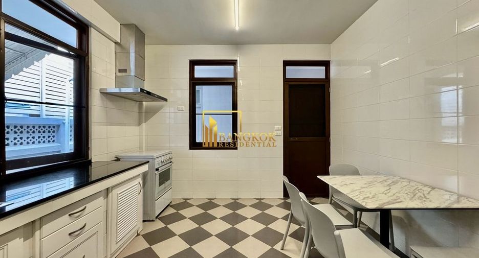 Haus zur Miete mit 3 Zimmer in Watthana, Bangkok