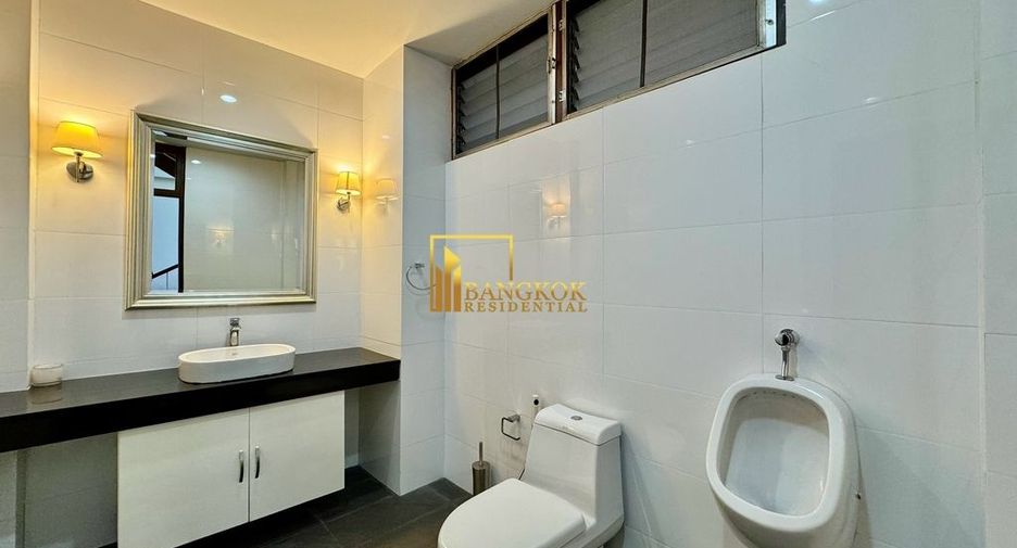 Haus zur Miete mit 3 Zimmer in Watthana, Bangkok