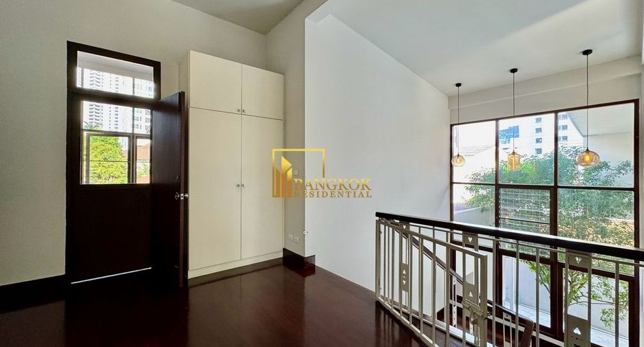 Haus zur Miete mit 3 Zimmer in Watthana, Bangkok