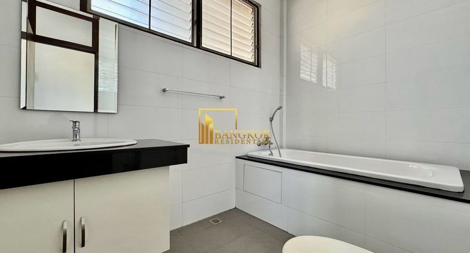 Haus zur Miete mit 3 Zimmer in Watthana, Bangkok