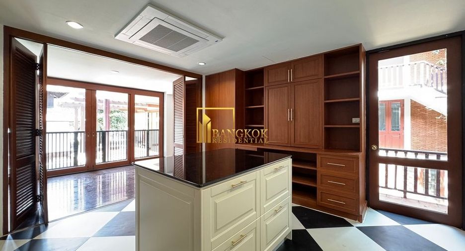 For rent 3 ベッドルーム house in Khlong Toei, Bangkok