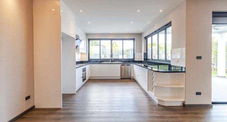For sale 4 bedrooms house in Hang Dong, Chiang Mai