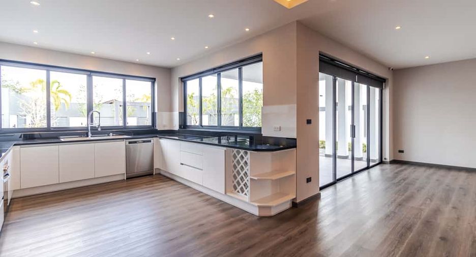 For sale 4 bedrooms house in Hang Dong, Chiang Mai