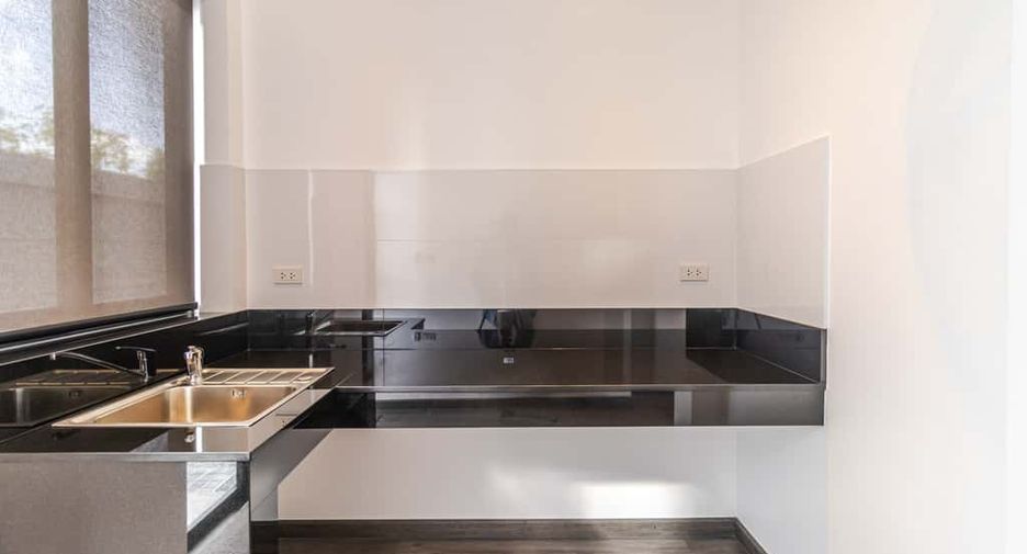 For sale 4 bedrooms house in Hang Dong, Chiang Mai