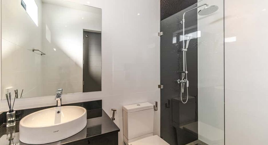 For sale 4 bedrooms house in Hang Dong, Chiang Mai