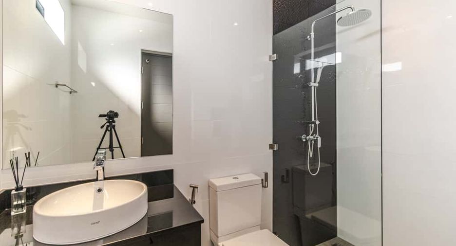 For sale 4 bedrooms house in Hang Dong, Chiang Mai