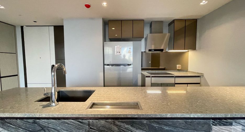 For rent 3 bed condo in Watthana, Bangkok