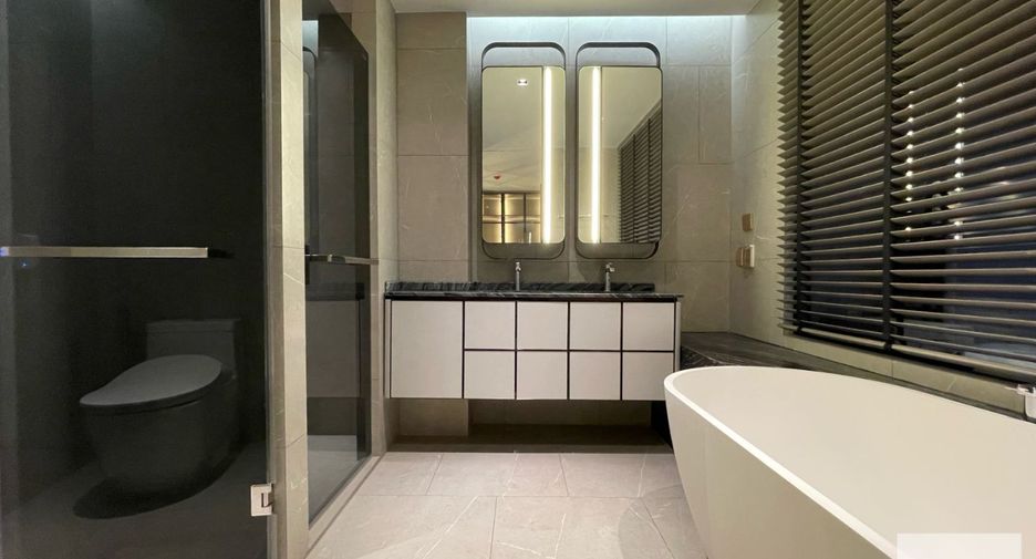 For rent 3 bed condo in Watthana, Bangkok